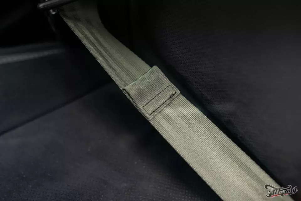 Dodge Challenger RT ScatPack. Установка ремней безопасности в цвет кузова!